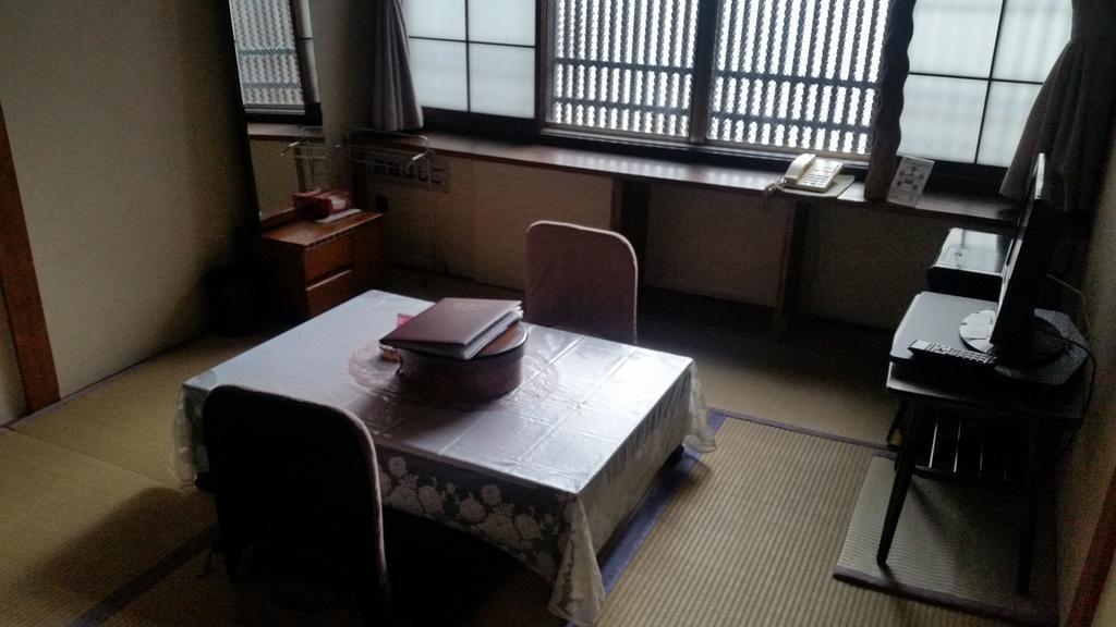 Henmi Ryokan Hakodate Phòng bức ảnh