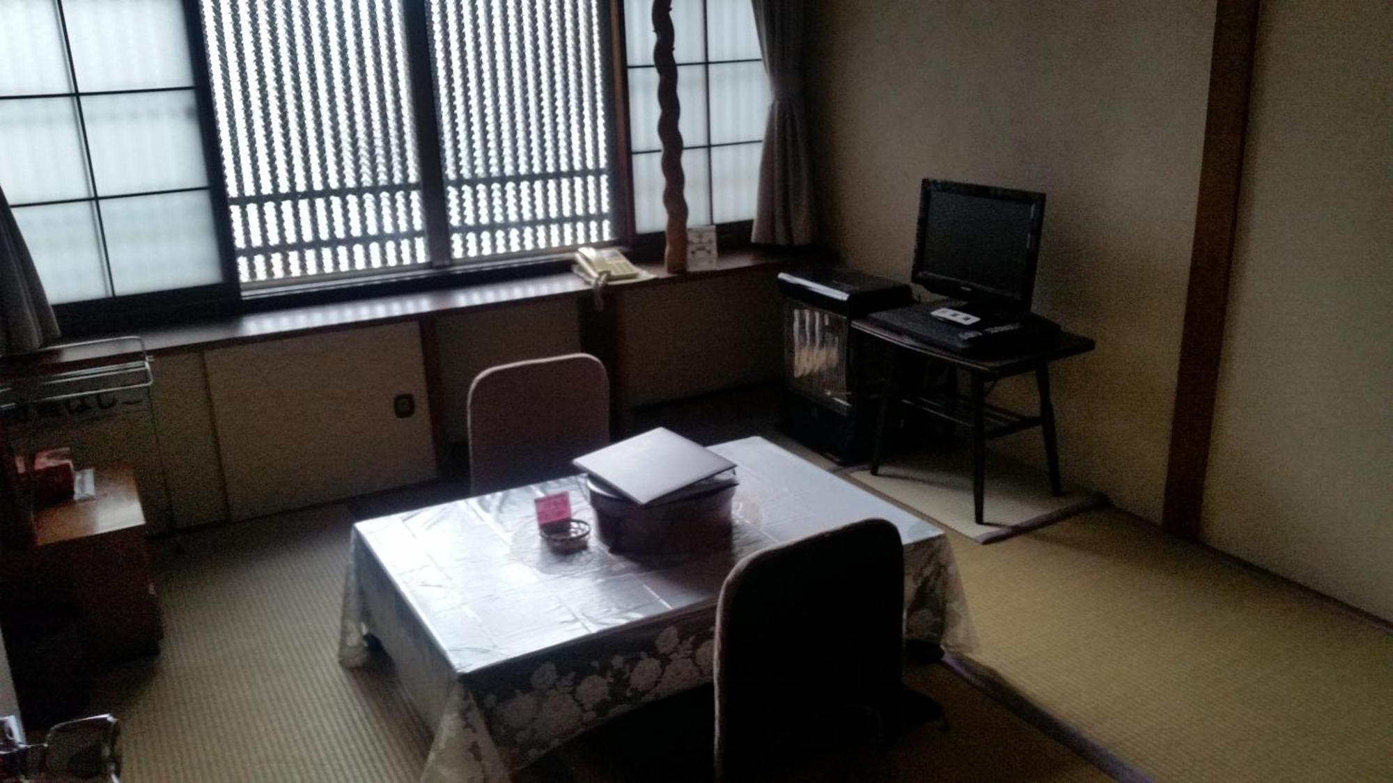 Henmi Ryokan Hakodate Phòng bức ảnh
